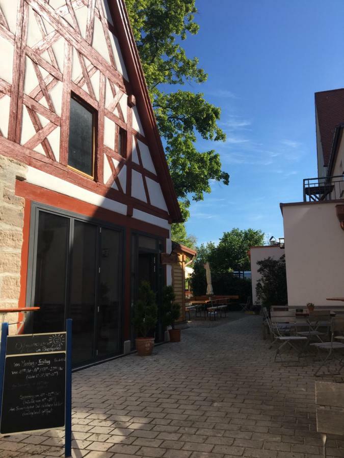 Hotel Zum Schwarzen Ross Und Gutmann Zur Post Hilpoltstein Buitenkant foto